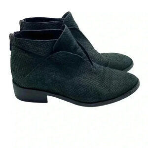 Eileen Fisher capsule wardrobe minimalist snakeskin leather ankle boot size 6.5